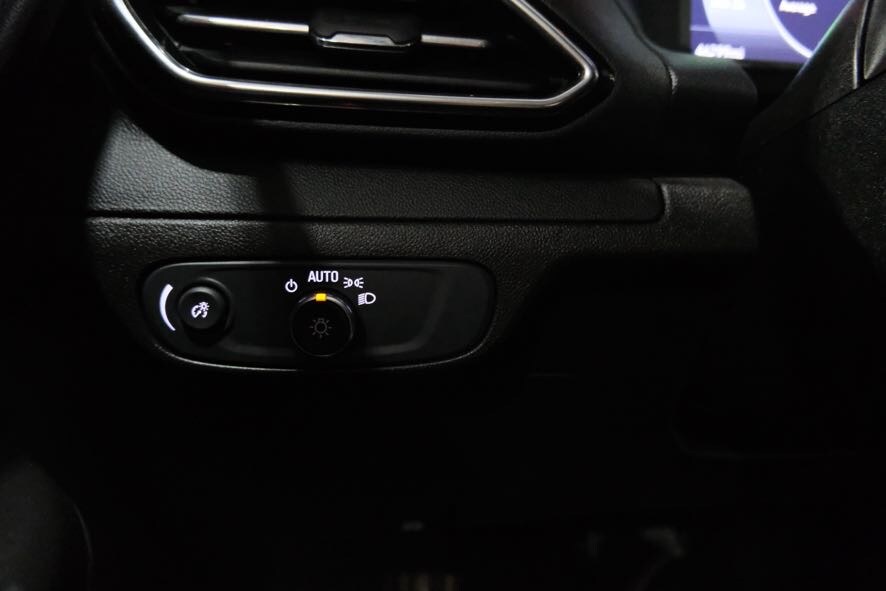 Vehicle image 33 of 38