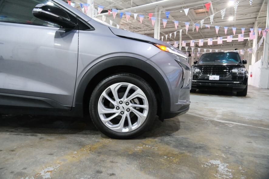 Vehicle image 13 of 38