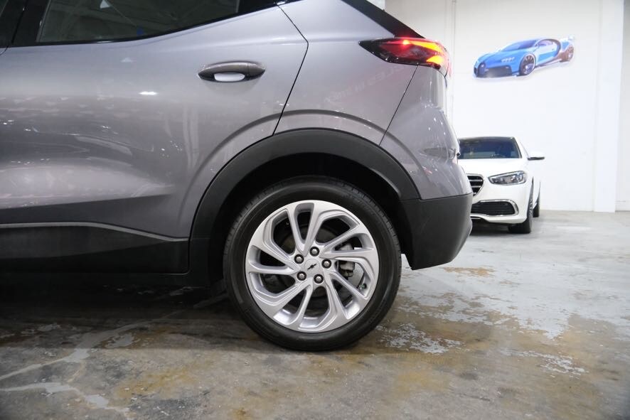 Vehicle image 10 of 38