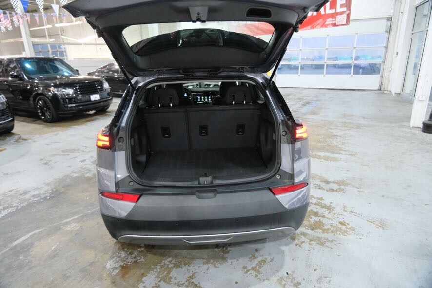 Vehicle image 11 of 38
