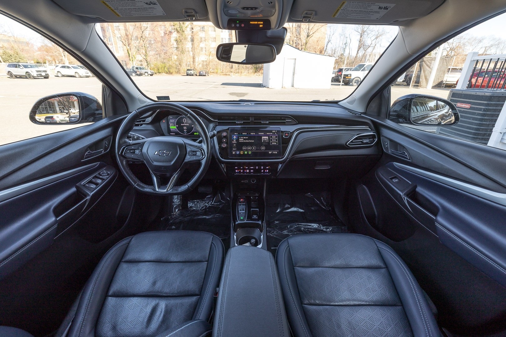 Vehicle image 13 of 25
