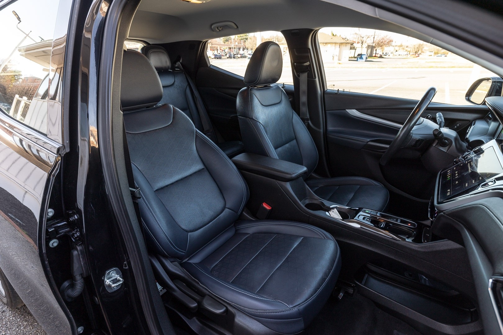 Vehicle image 17 of 25
