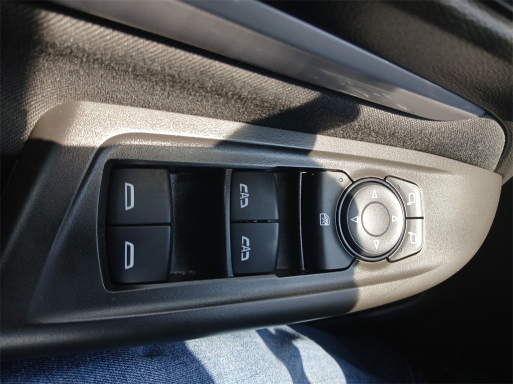 Vehicle image 18 of 21
