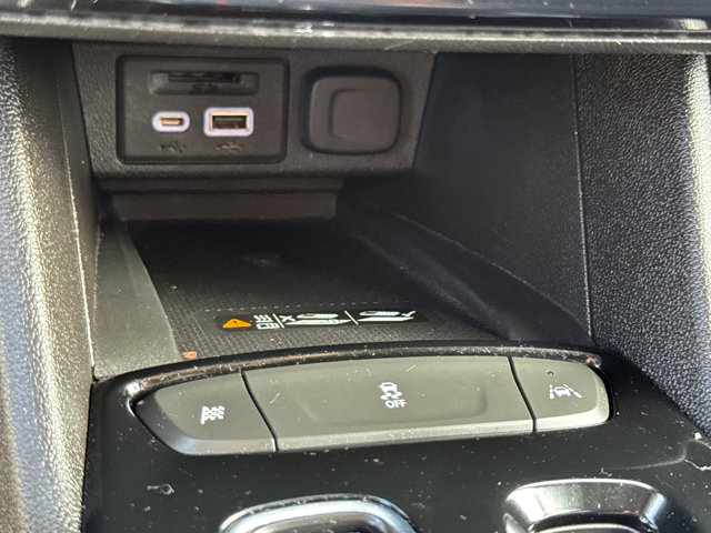Vehicle image 28 of 32