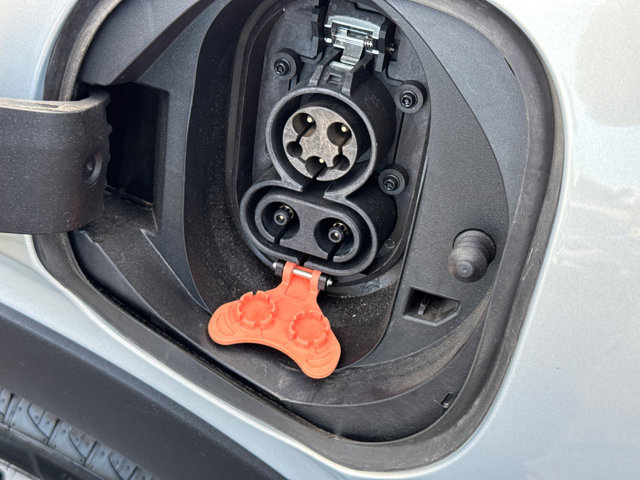 Vehicle image 24 of 32
