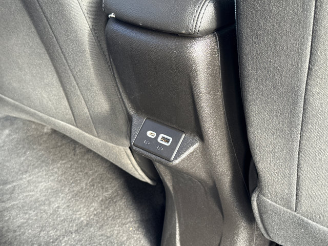 Vehicle image 25 of 32