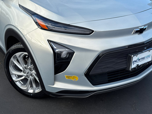 Vehicle image 23 of 32