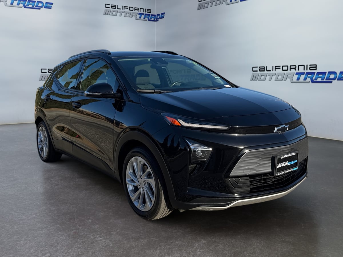 2022 Chevrolet Bolt EUV LT Image 3 of 21