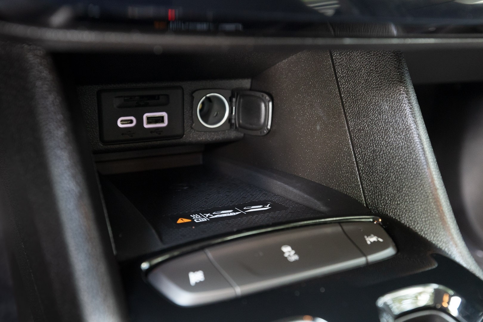 Vehicle image 23 of 25