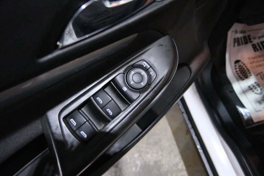Vehicle image 17 of 39