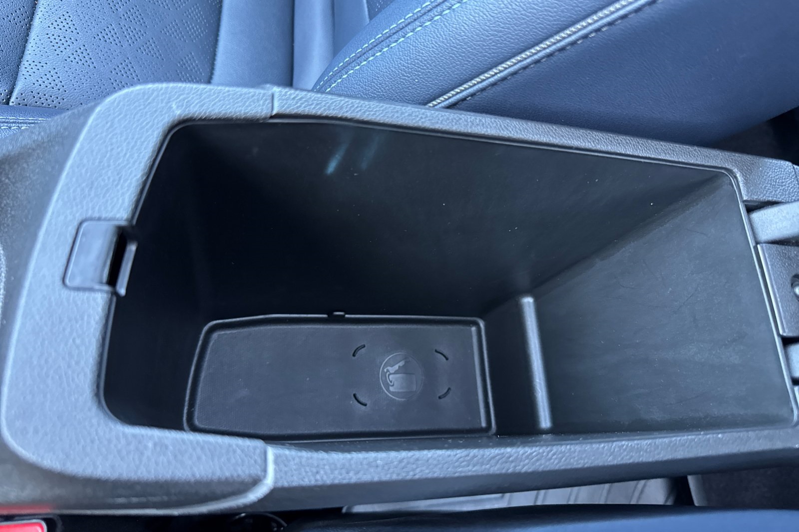 Vehicle image 32 of 53