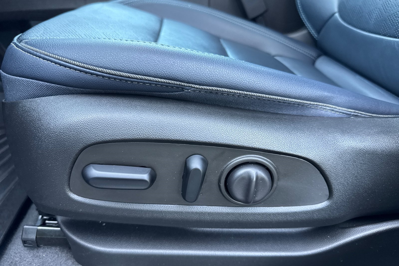 Vehicle image 13 of 53