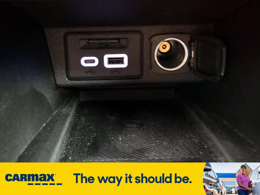 Vehicle image 25 of 29