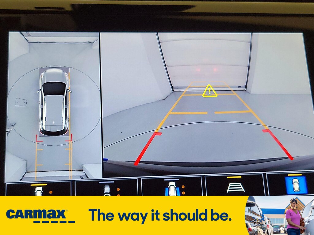 Vehicle image 20 of 29
