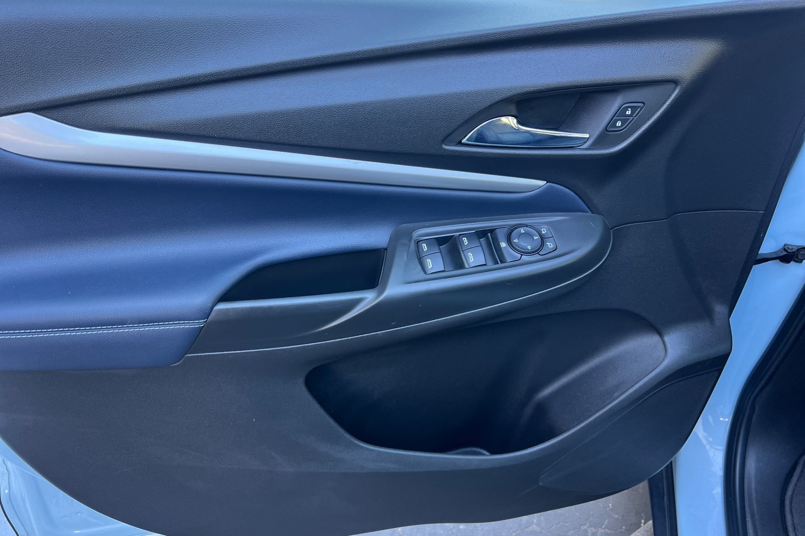 Vehicle image 26 of 38