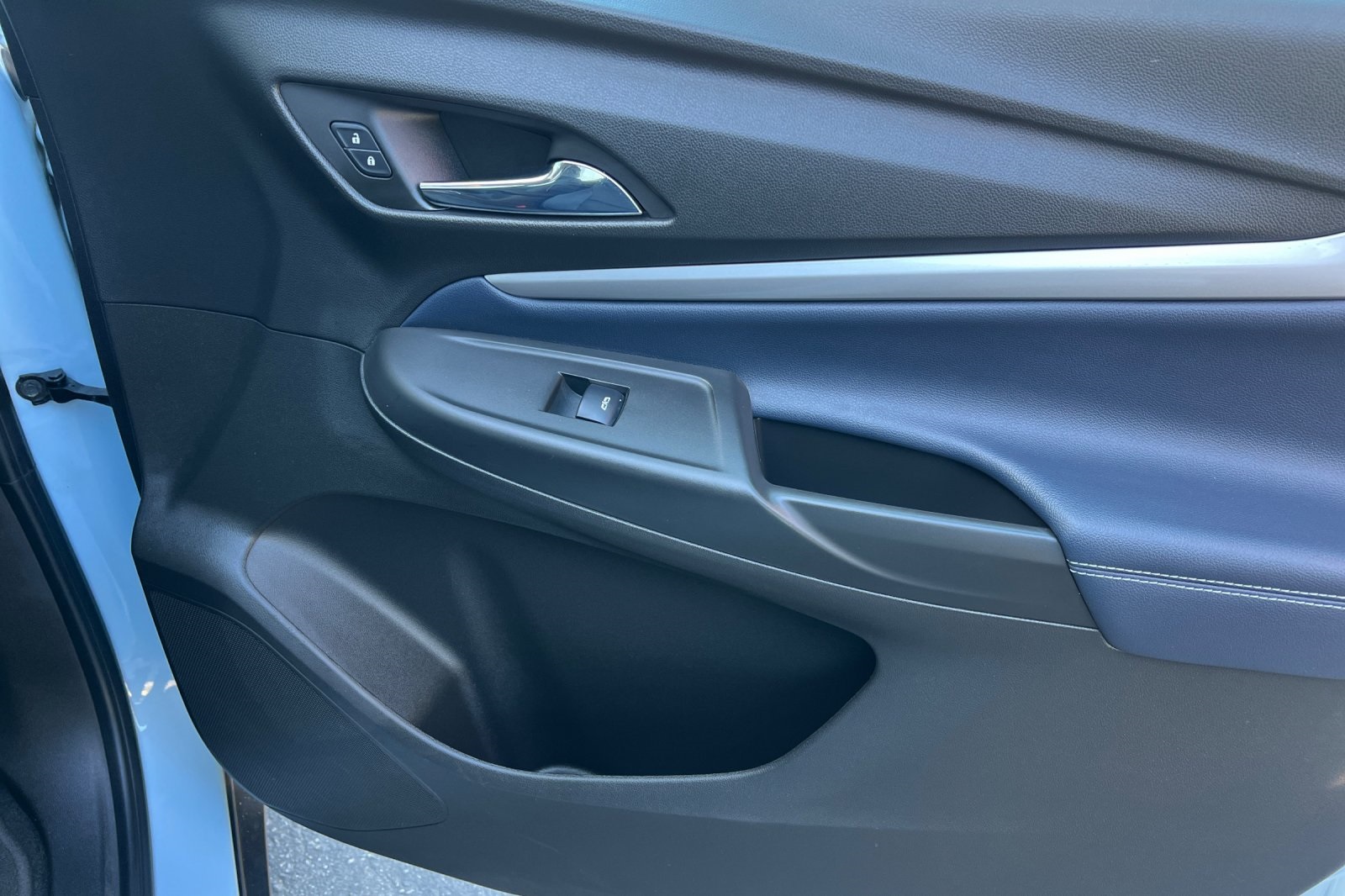 Vehicle image 27 of 38