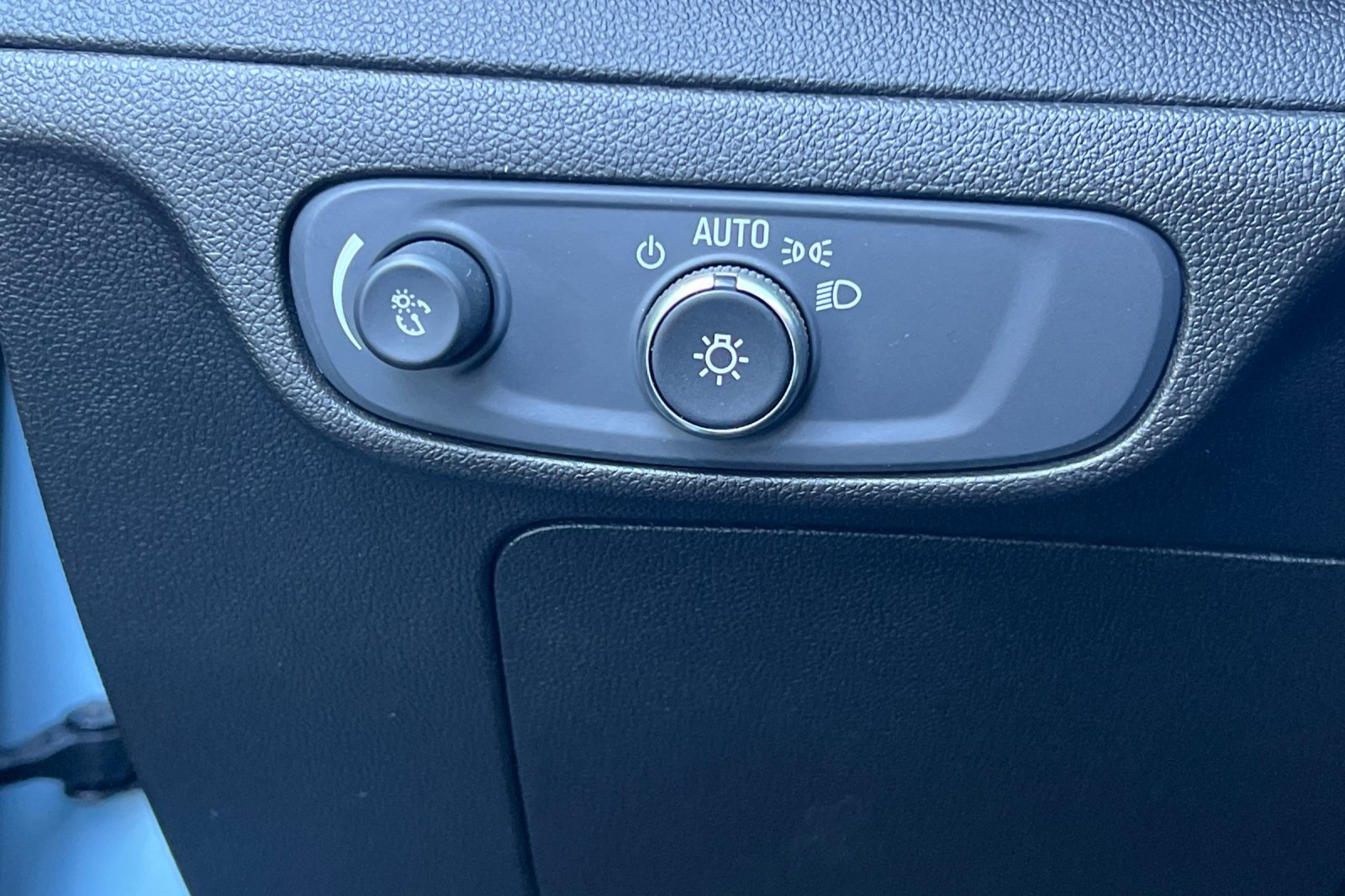 Vehicle image 33 of 38