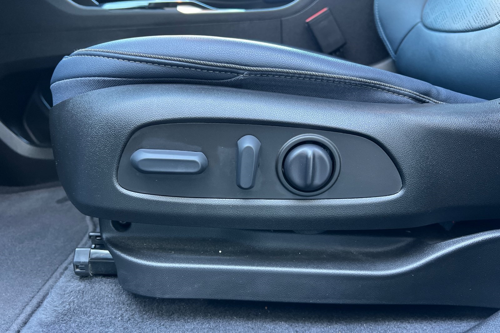Vehicle image 36 of 38