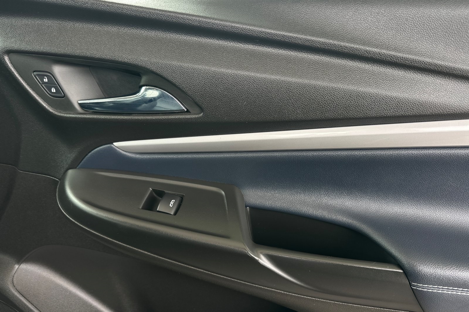 Vehicle image 25 of 40