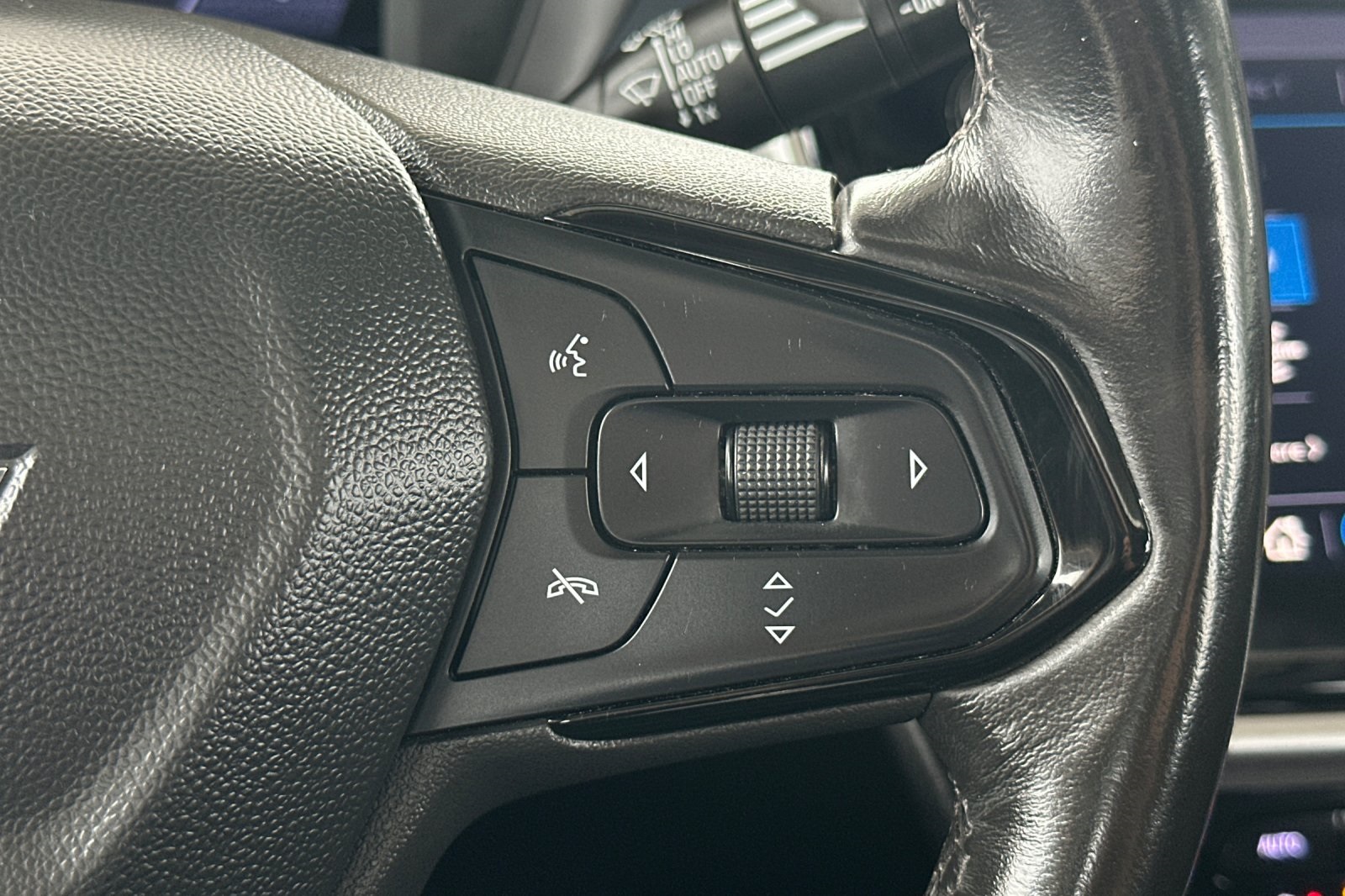 Vehicle image 26 of 40