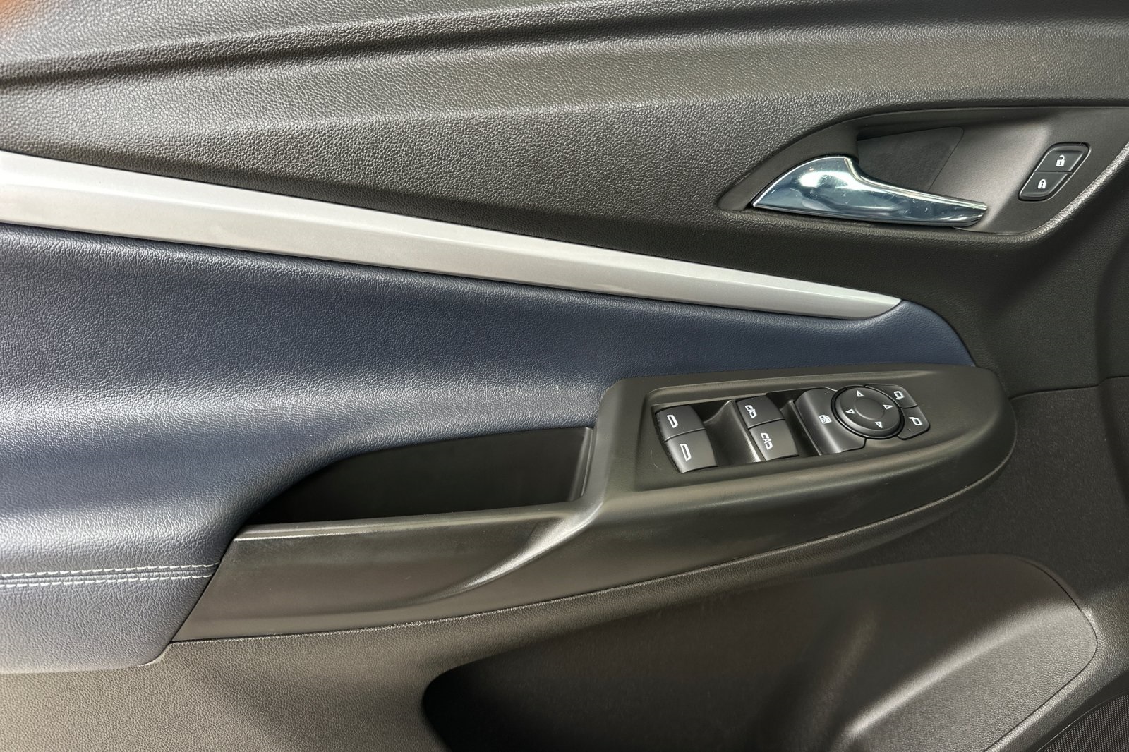 Vehicle image 24 of 40