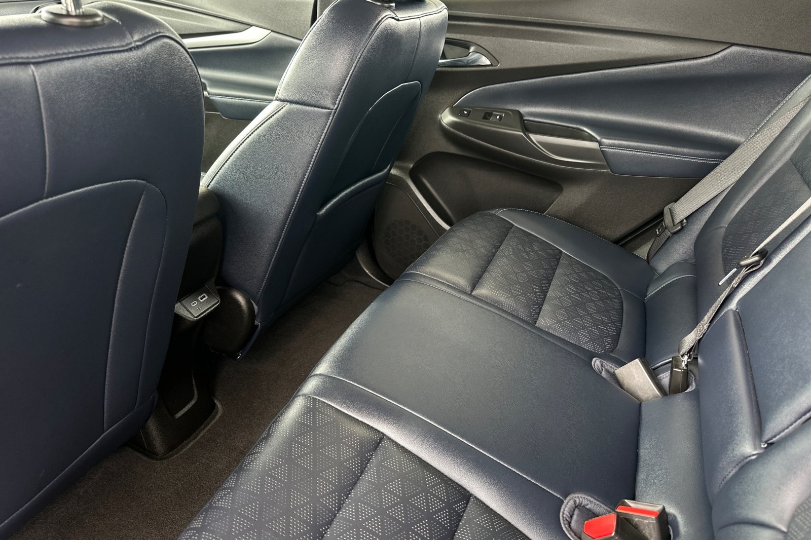 Vehicle image 14 of 40