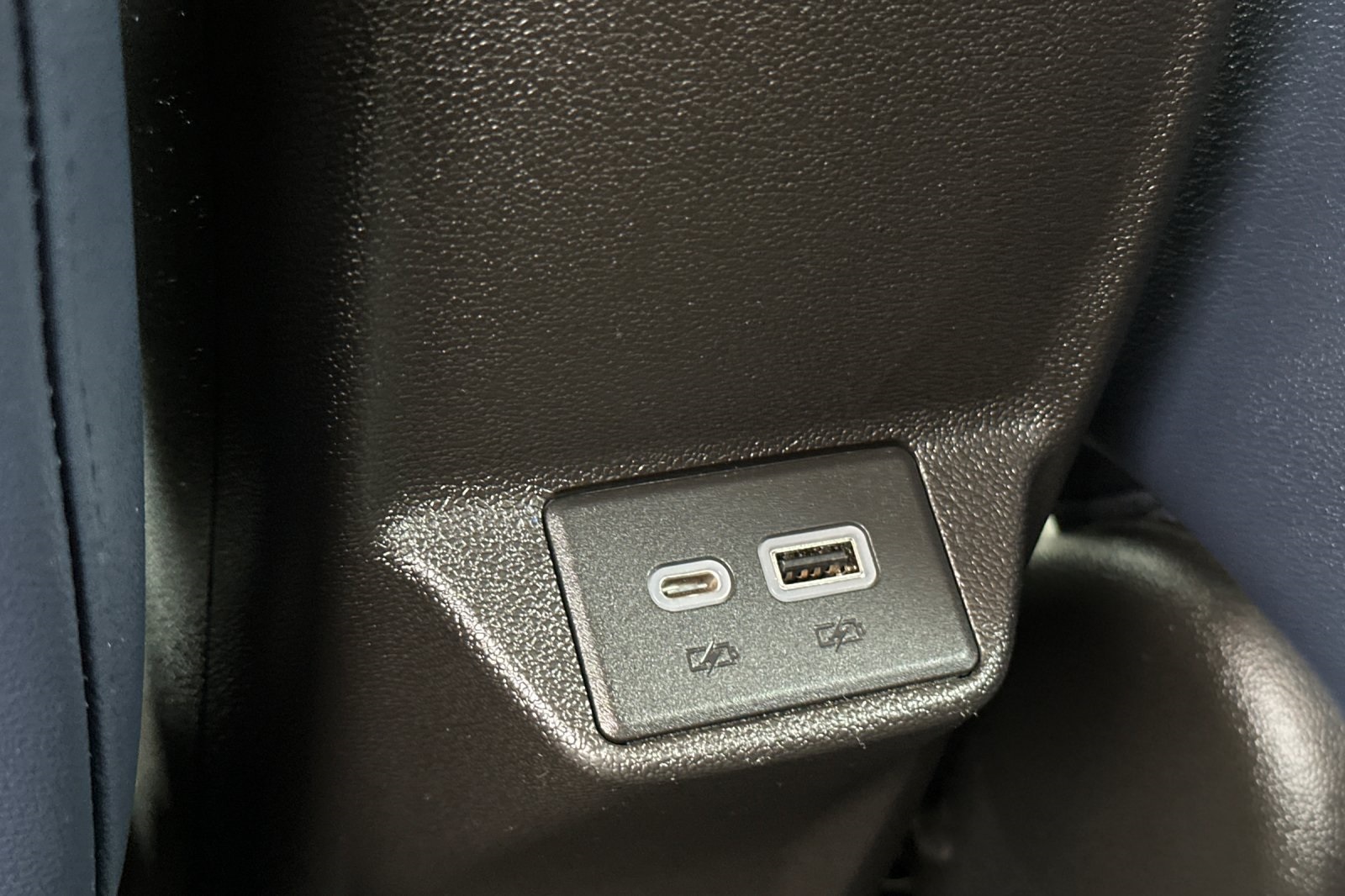 Vehicle image 28 of 40