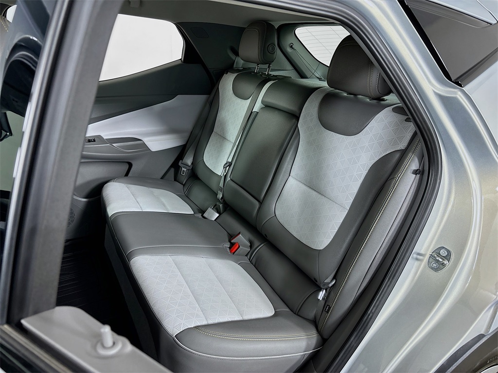 Vehicle image 11 of 33