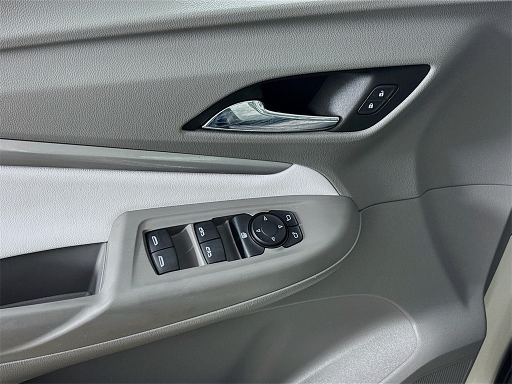 Vehicle image 26 of 33
