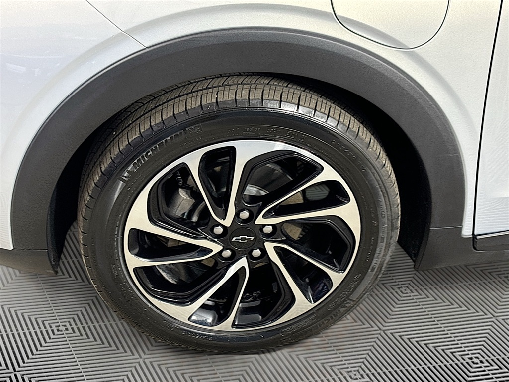 Vehicle image 9 of 33
