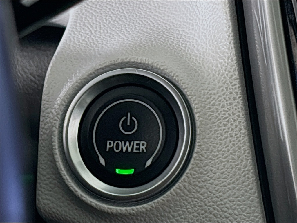 Vehicle image 28 of 33