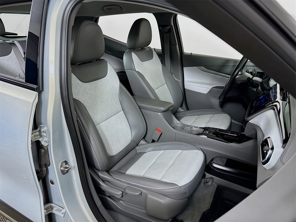 Vehicle image 13 of 33