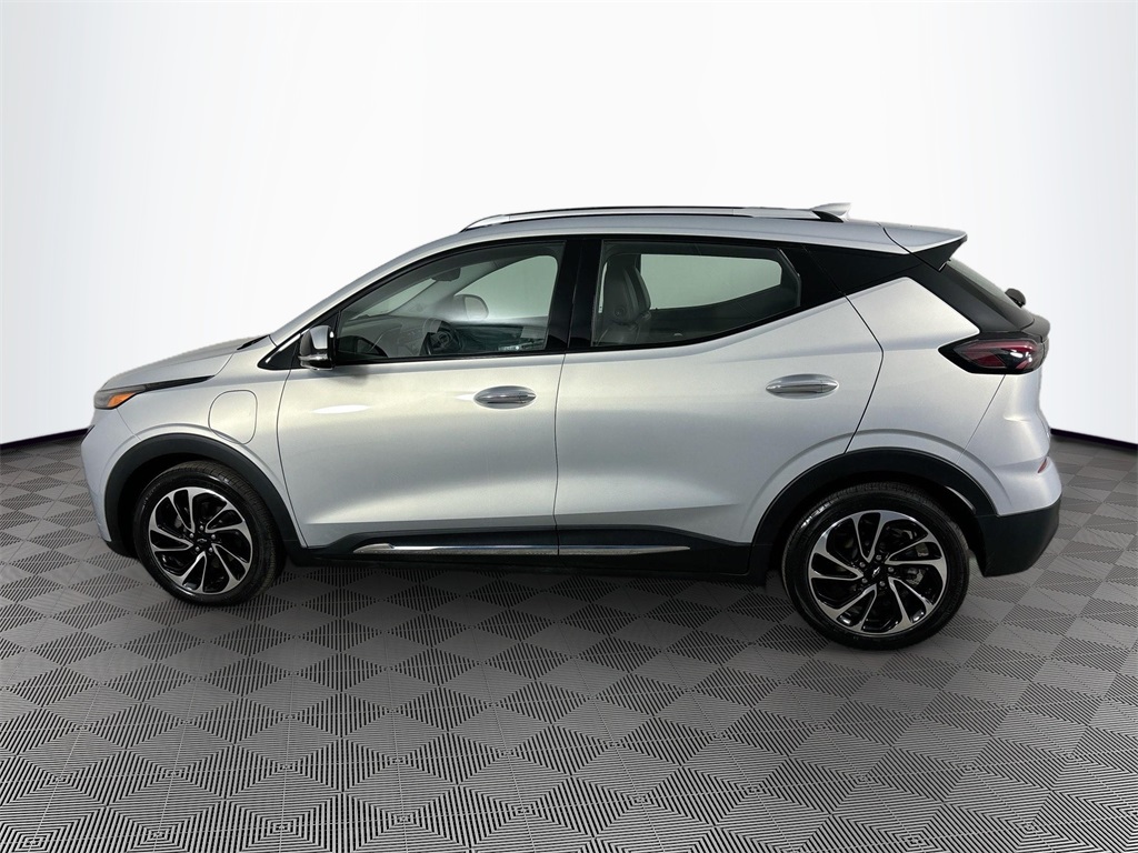 Vehicle image 8 of 33