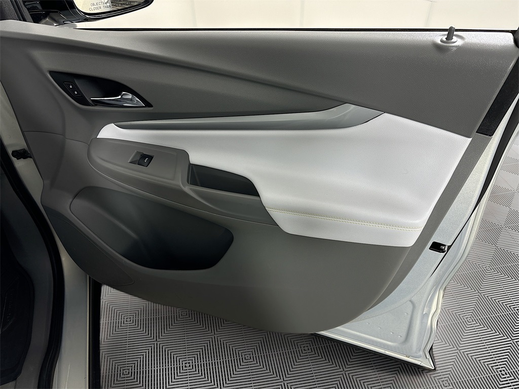 Vehicle image 27 of 33