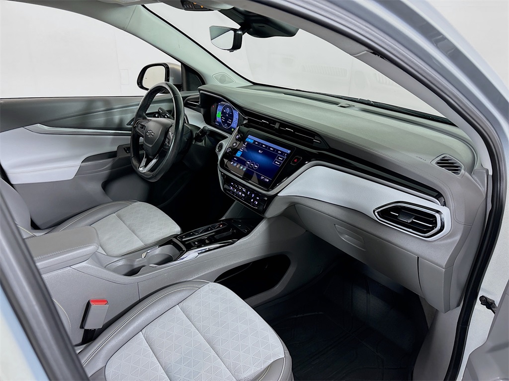 Vehicle image 17 of 33