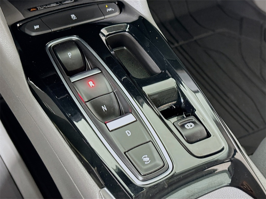 Vehicle image 25 of 33