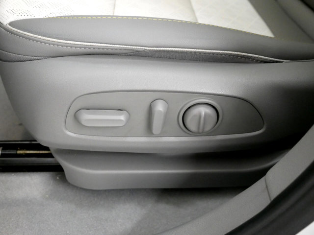 Vehicle image 15 of 41