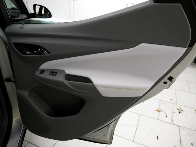 Vehicle image 32 of 41