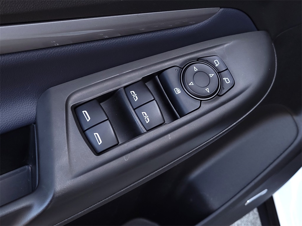 Vehicle image 17 of 34