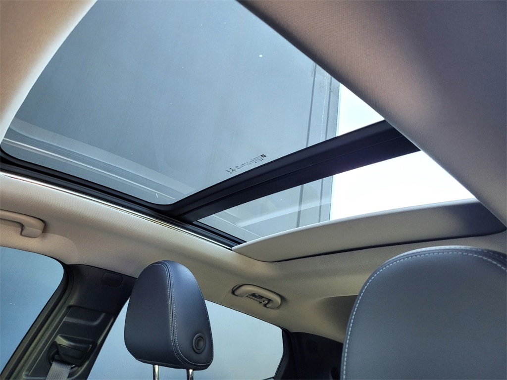 Vehicle image 24 of 34