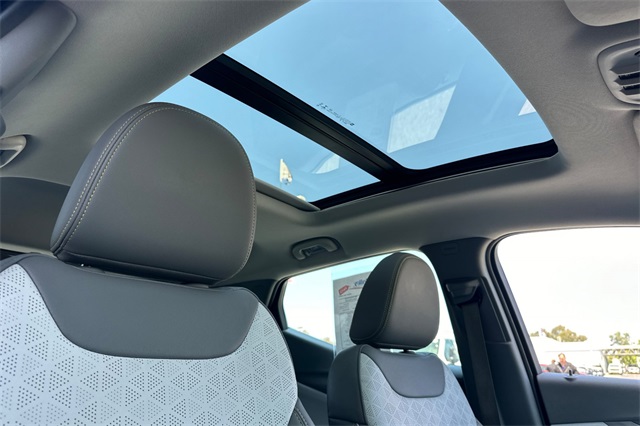 Vehicle image 15 of 48