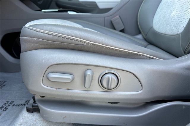 Vehicle image 40 of 48