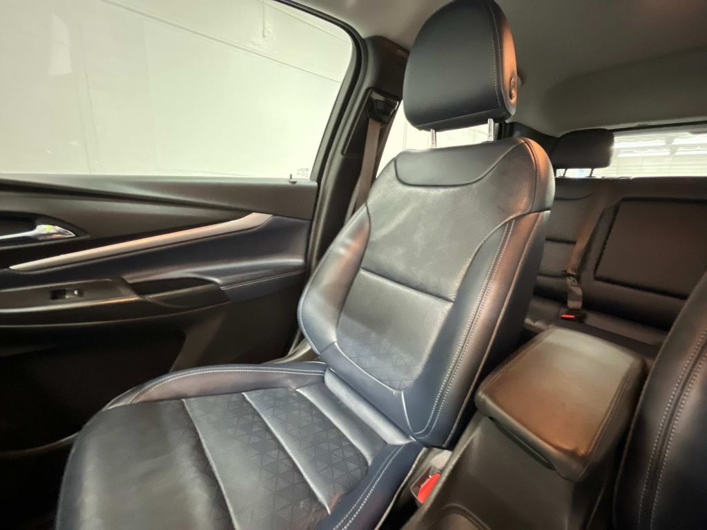 Vehicle image 27 of 32