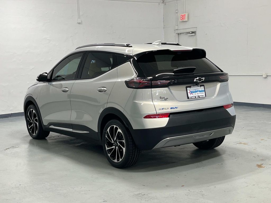 Vehicle image 7 of 32