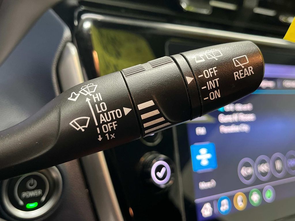 Vehicle image 22 of 32