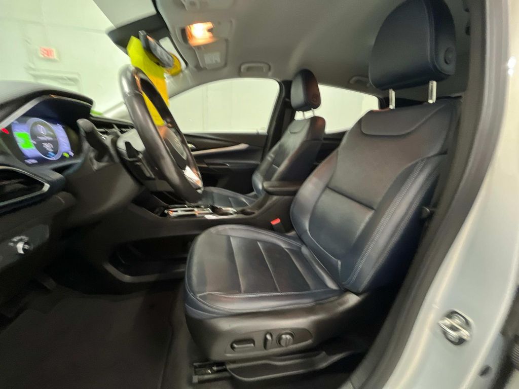 Vehicle image 11 of 32