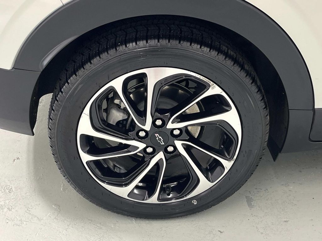 Vehicle image 9 of 32