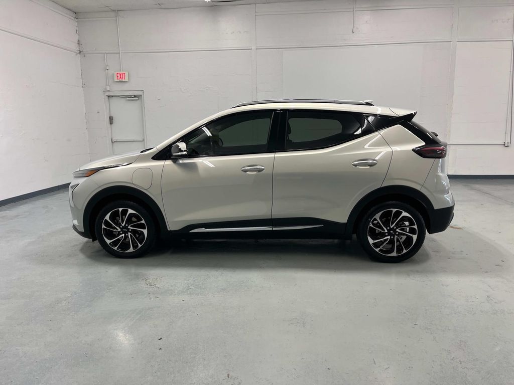 Vehicle image 8 of 32