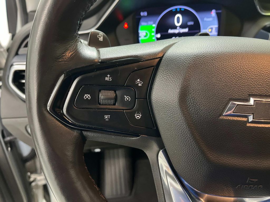 Vehicle image 18 of 32