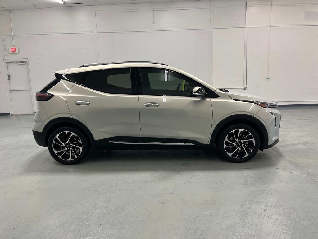 Vehicle image 4 of 32